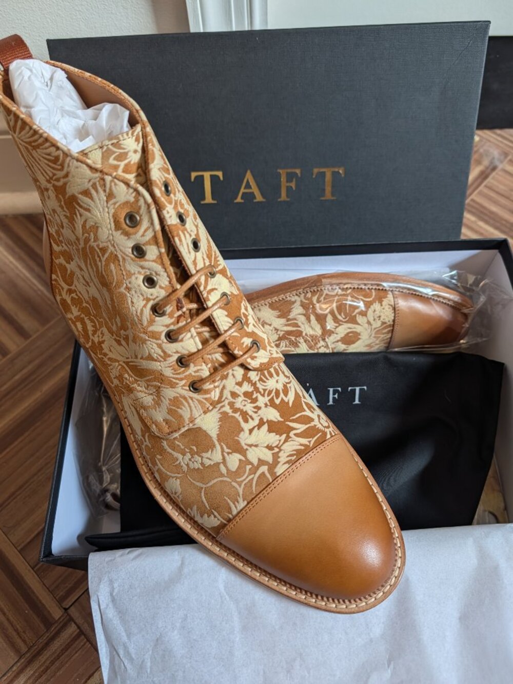Taft Rome Boot in cream/tan Floral 12 mens